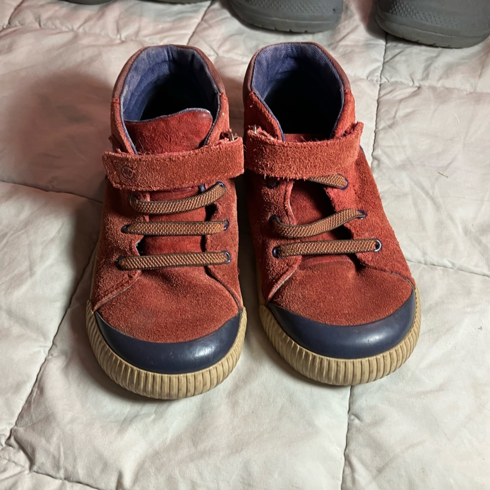 Stride Rite Dune red suede hi tops size 10 Wide